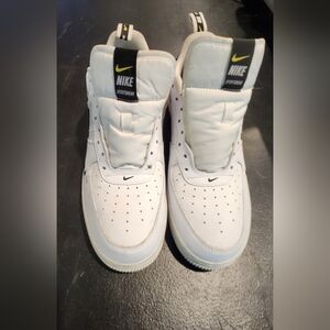 Men Nike White Air Force 1 LV8 Size 11